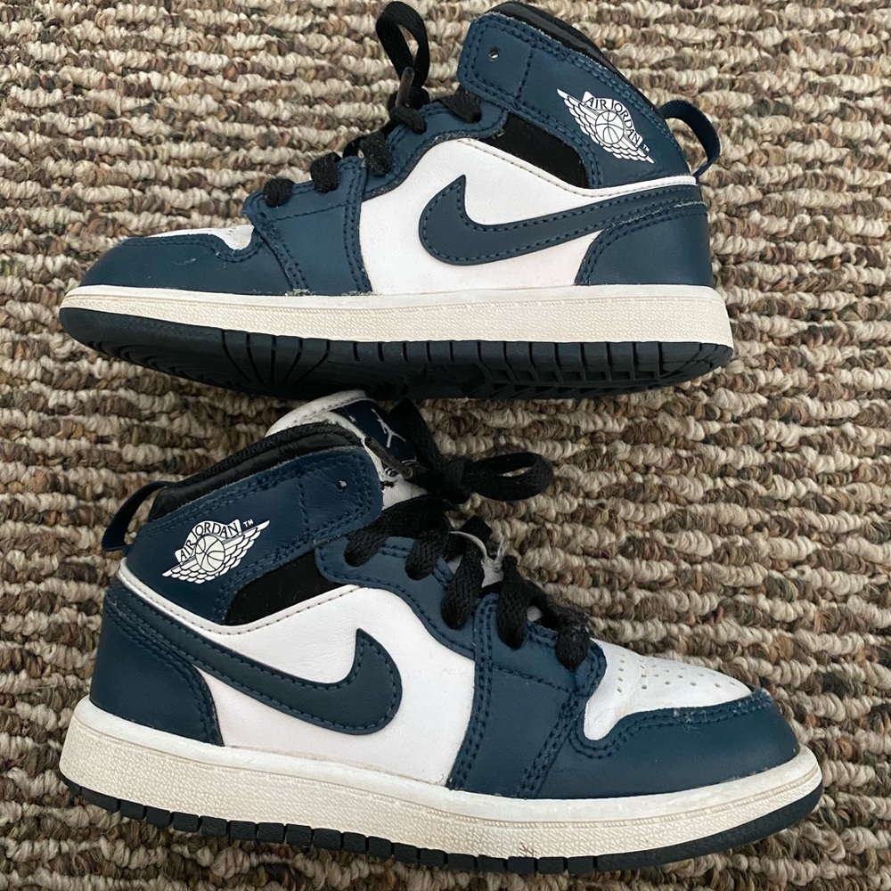 Boys jordan sneakers size 12
